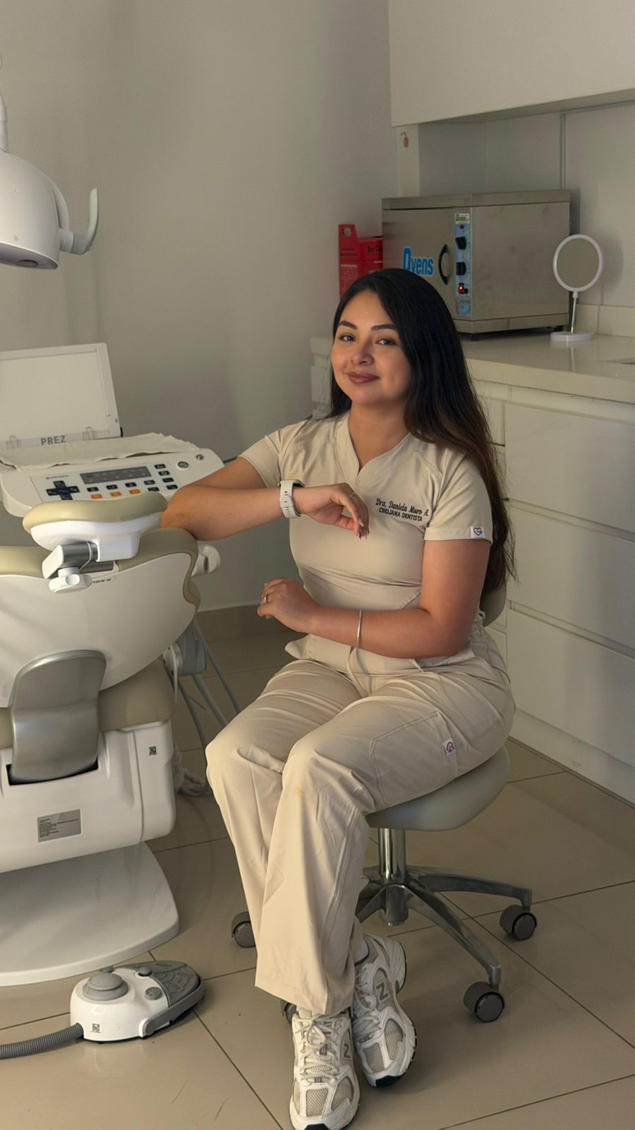 Dra. socia 1 — Aurea Dental